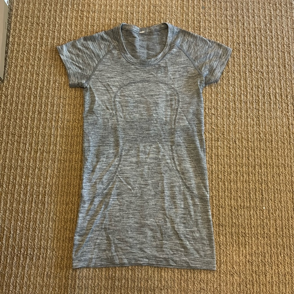 Lulu swiftly short sleeve top